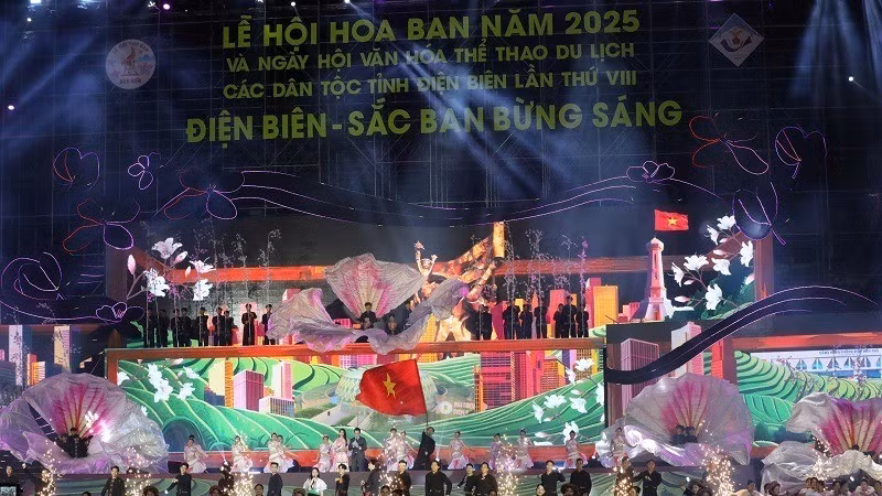 The art performance at the opening ceremony for the 2025 Bauhinia Flower Festival and the eighth Dien Bien Cultural, Sports and Tourism Festival