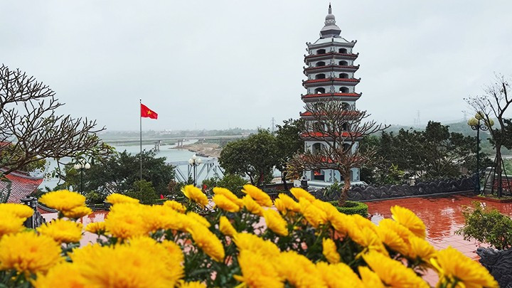 Truong Son Martyrs Memorial at Long Dai Ferry