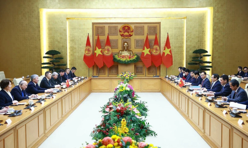 At the talks between Vietnamese Prime Minister Pham Minh Chinh and his Kyrgyz counterpart Adylbek Kasymaliev. (Photo: VNA) 