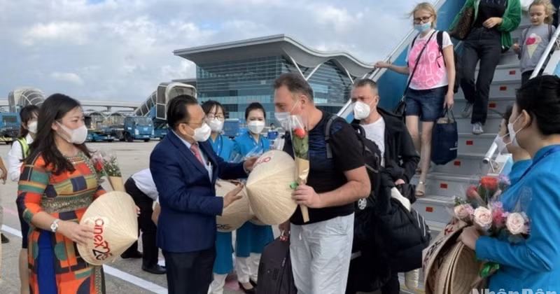 Russian tourists on a direct flight to Nha Trang City, Khanh Hoa Province in 2021. (Photo: PHONG NGUYEN)