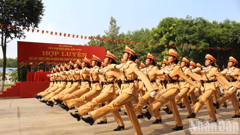 The rehearsal of the female Traffic Police formation.