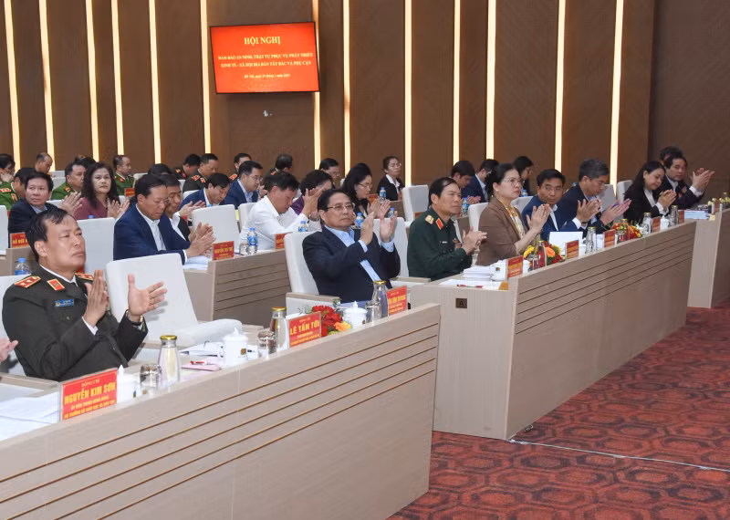 PM Pham Minh Chinh and other delegates attend the conference.