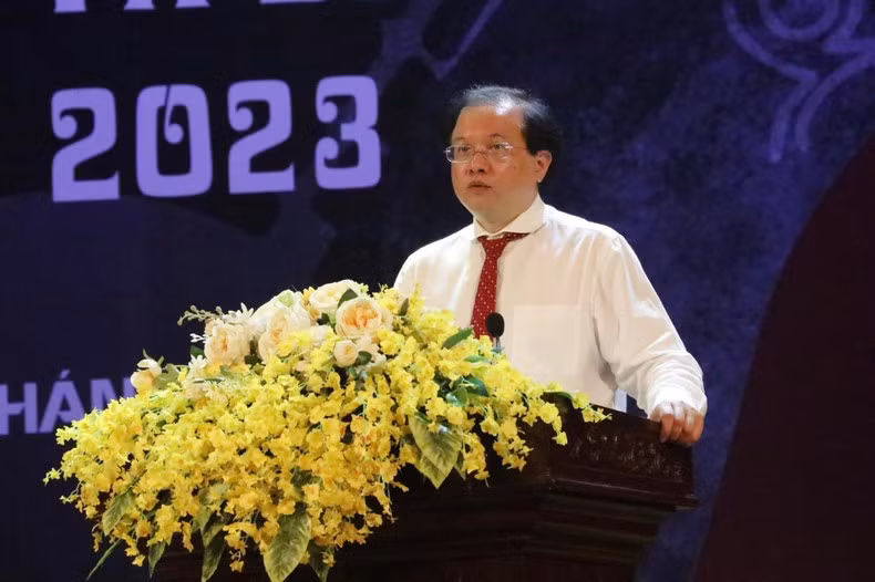 Deputy Minister of Culture, Sports and Tourism Ta Quang Dong speaks at the opening ceremony.