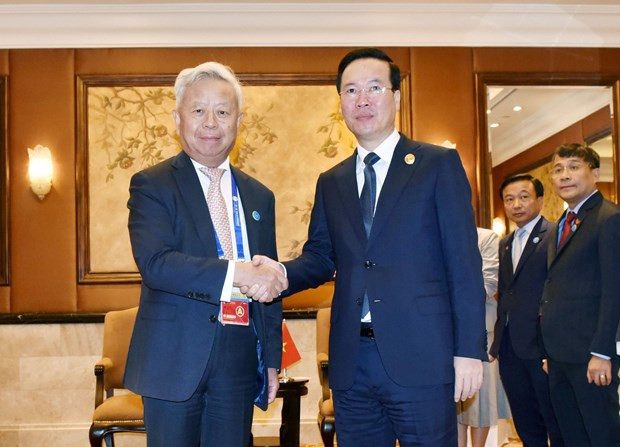 Vietnamese President Vo Van Thuong (R) and AIIB President Jin Liqun at their meeting in Beijing on October 19 (Photo: VNA)