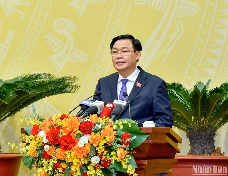 NA Chairman Vuong Dinh Hue speaks at the 12th session of the 16th Hanoi People's Council on July 3. (Photo: NDO)
