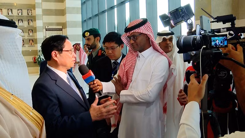 Prime Minister Pham Minh Chinh grants an interview. (Photo: Nhat Bac)