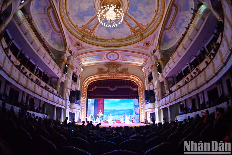 An overview of the ceremony. An overview of the ceremony.