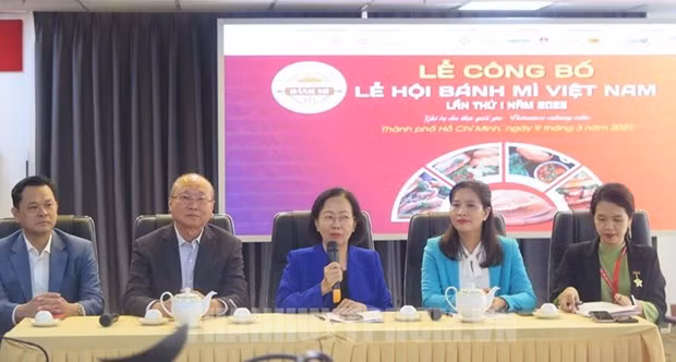 The organising committee provides information about the "banh mi" festival on March 9. (Source: hcmcpv.org.vn)