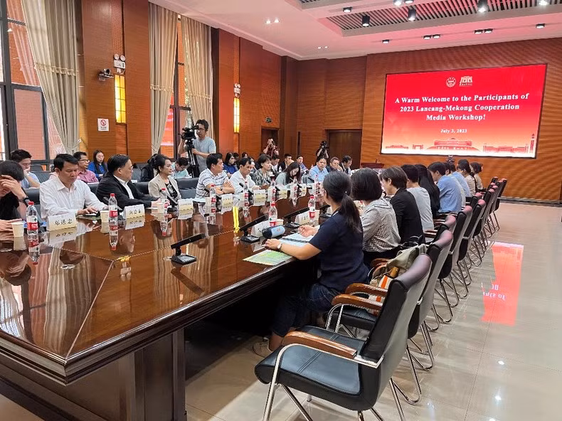 A seminar at Yunnan University (YNU)