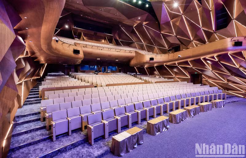 The large auditorium can accommodate 900 guests and the small auditorium is for 500 guests.