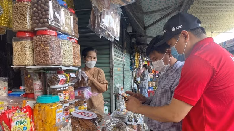 Small traders in the markets around the City have deployed the Market 4.0 application, so that customers do not need to use cash.