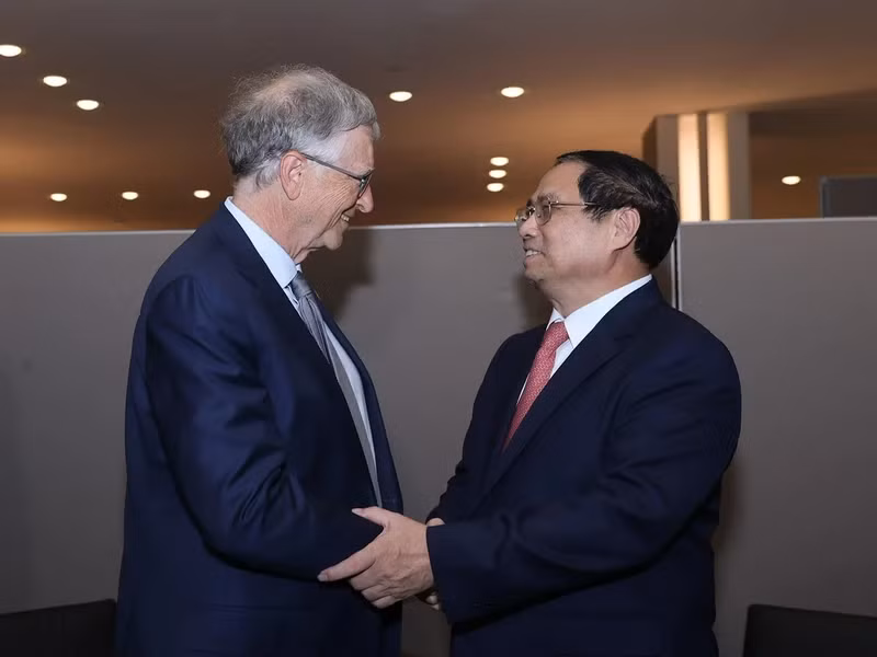 PM Pham Minh Chinh and Microsoft Corp's co-founder Bill Gates. (Photo: Nhat Bac)