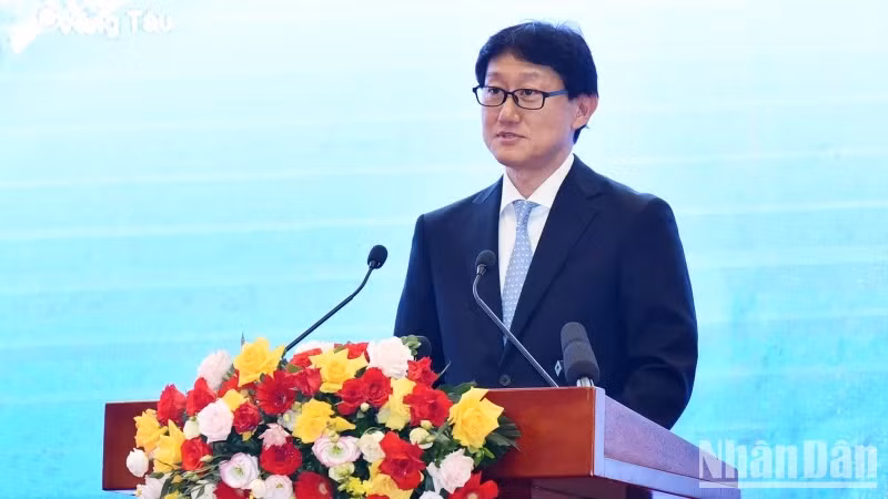 A representative from the partners and general contractor speaks at the ceremony. A representative from the partners and general contractor speaks at the ceremony.