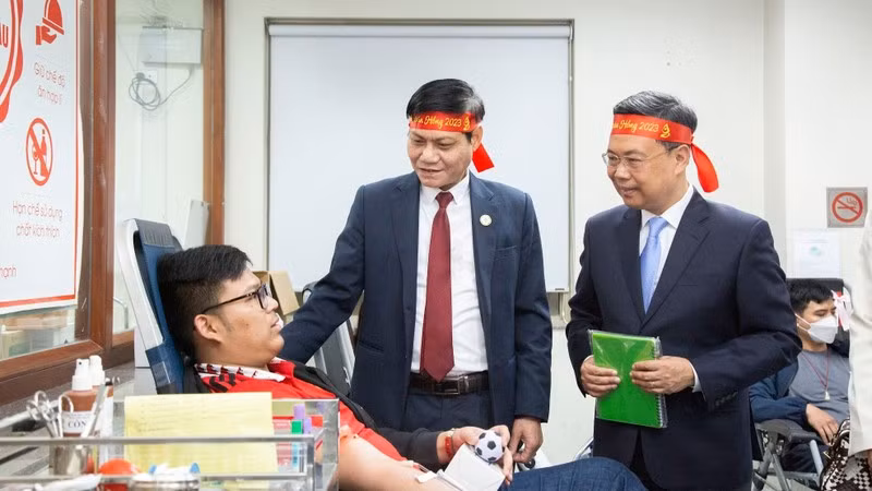 The Xuan hong (red spring) festival expects to receive about 8,000 blood units. (Photo: NDO)