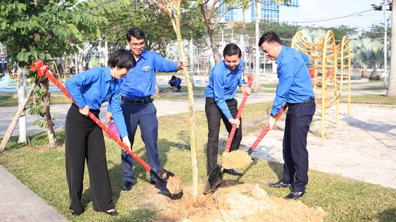 At the luanching ceremony of Tet tree planting festival in Da Nang City. (Photo: NDO)