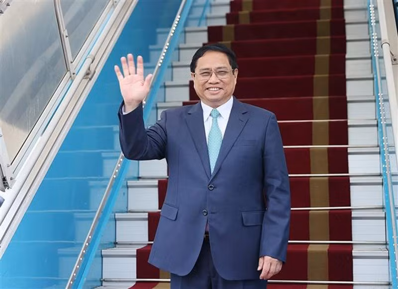 Prime Minister Pham Minh Chinh leaves Hanoi for Jakarta to attend the 43rd ASEAN Summit and Related Meetings. (Photo: VNA) 