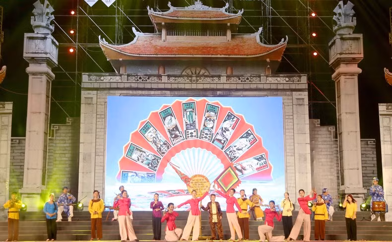 ‘Bai choi’ singing, a popular folklore style of singing, in the central and south-central regions of Vietnam, was performed by artisans and artists from Quang Nam Province. ‘Bai choi’ singing, a popular folklore style of singing, in the central and south-central regions of Vietnam, was performed by artisans and artists from Quang Nam Province.