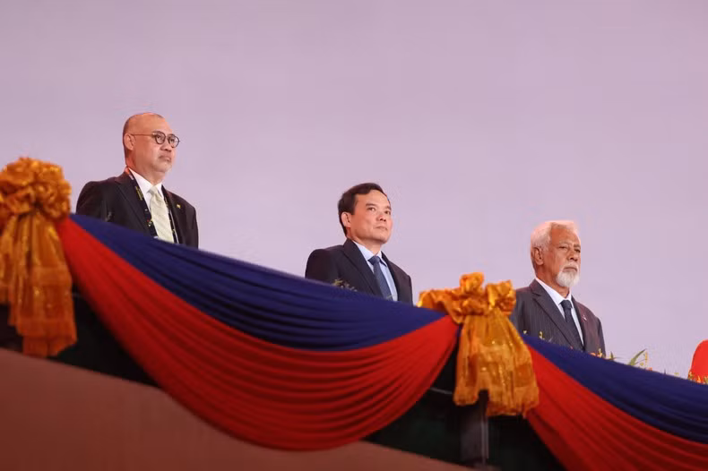 Deputy Prime Minister Tran Luu Quang attends the opening ceremony of the 32nd SEA Games.