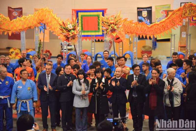 In February 2023, the Vietnam Lion - Dragon Federation was launched for the first time with the support of many businesses, organisations, and individuals from across the country, aiming to promote the training movement along with opportunities to integrate into the world. In February 2023, the Vietnam Lion - Dragon Federation was launched for the first time with the support of many businesses, organisations, and individuals from across the country, aiming to promote the training movement along with opportunities to integrate into the world.