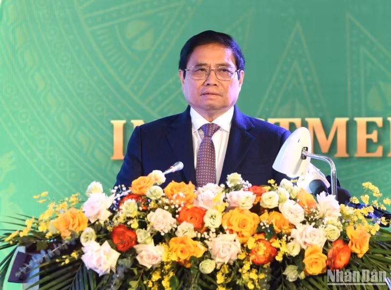PM Pham Minh Chinh speaks at the investment promotion conference in Hoa Binh Province. 
