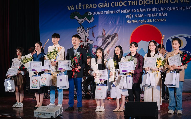 Winners of the contest are honoured. (Photo: the organisers)