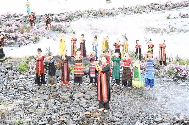 Children perform colourful brocades at the programme.