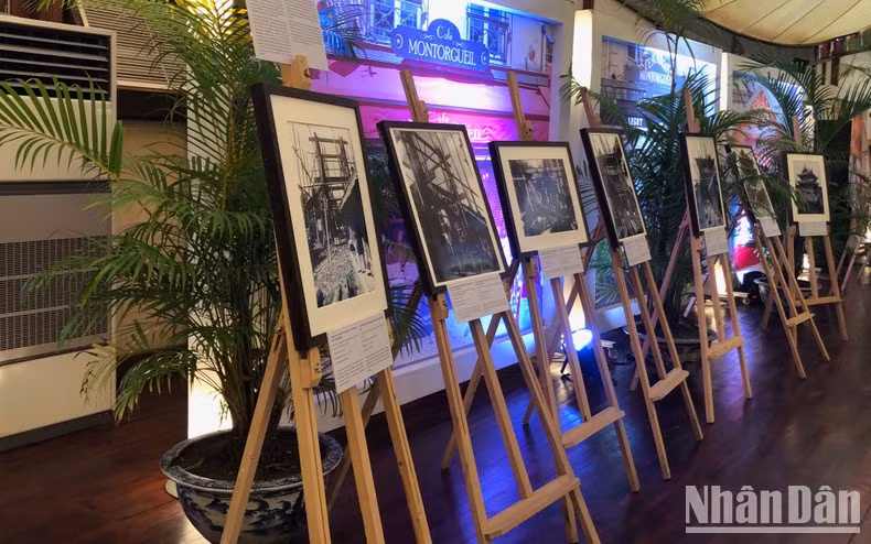 Several photo displayed at the launching ceremony. (Photo: NDO)