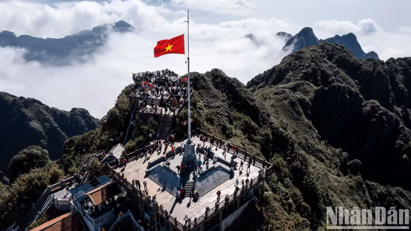 Located in the centre of the Northwest arc, with diverse natural landscapes and unique and rich ethnic cultures, Lao Cai Province has favourable conditions to become an interesting destination for travellers during the New Year holidays.