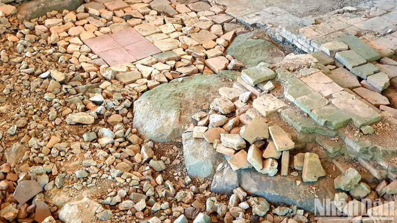 As a result of the excavation, archaeologists found the foundation of the tower which was built in a three-level jerking style.