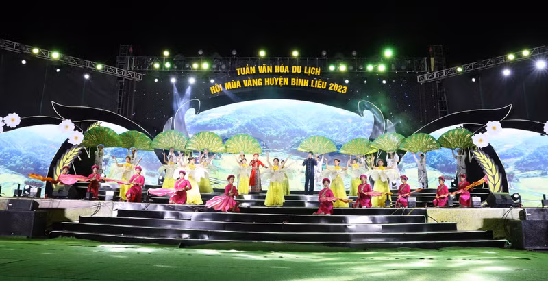The art programme is imbued with the unique cultural identities of ethnic groups in Binh Lieu District. The art programme is imbued with the unique cultural identities of ethnic groups in Binh Lieu District.