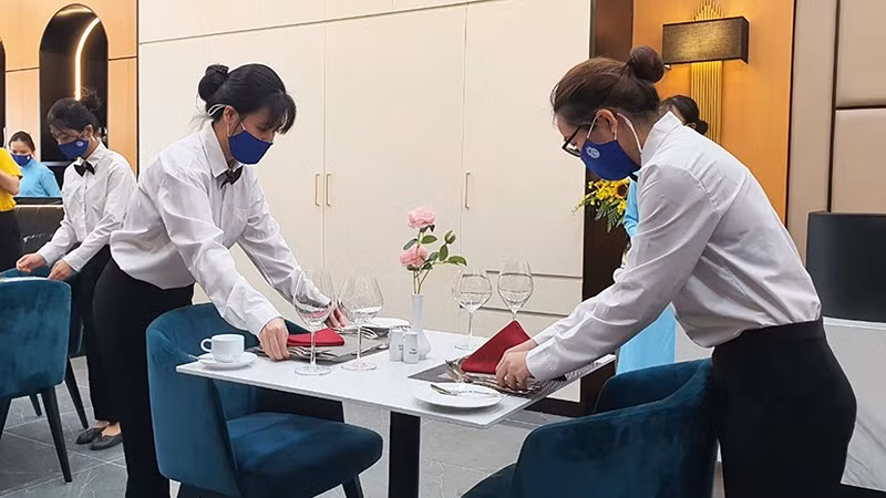 Students conduct internships at a tourism business establishment. (Photo: Hanoi Open University)