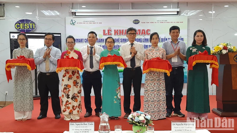 The ribbon-cutting ceremony for the 2023 Techmart.