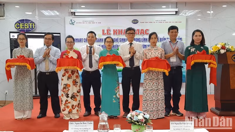 The ribbon-cutting ceremony for the 2023 Techmart.
