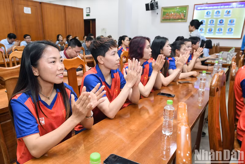 The joy of the golden girls of the Vietnamese women’s football team. The joy of the golden girls of the Vietnamese women’s football team.