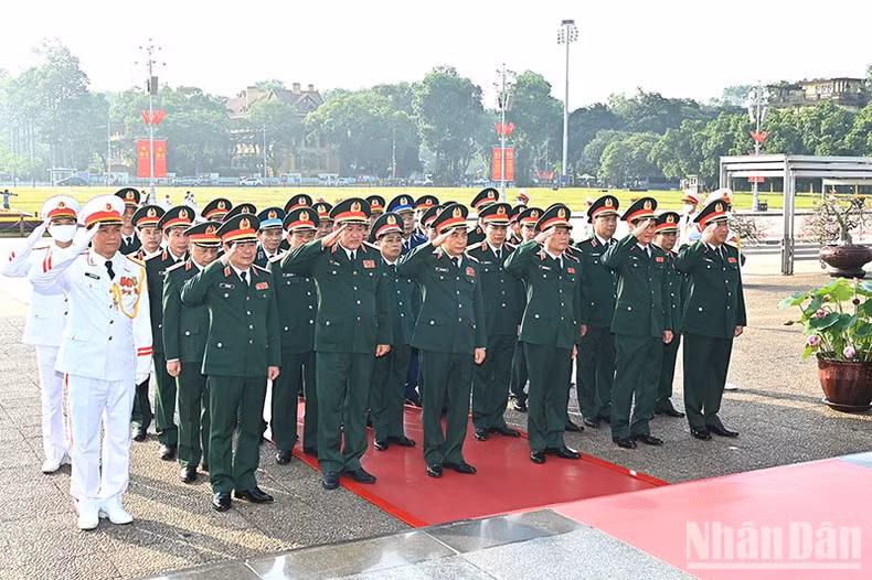 The delegation of the Central Military Commission and the Ministry of Defence pay tribute to President Ho Chi Minh. The delegation of the Central Military Commission and the Ministry of Defence pay tribute to President Ho Chi Minh.
