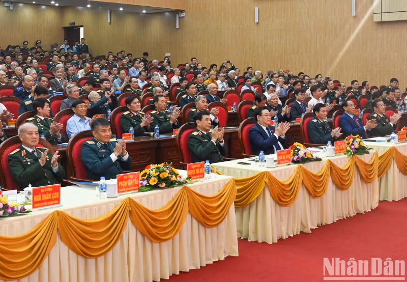 NA Chairman Vuong Dinh Hue, Defence Minister Phan Van Giang and other Party and State leaders attend the ceremony. NA Chairman Vuong Dinh Hue, Defence Minister Phan Van Giang and other Party and State leaders attend the ceremony.