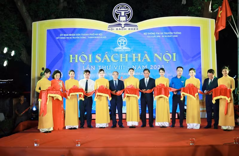 The ribbon cutting ceremony for the opening of the festival.