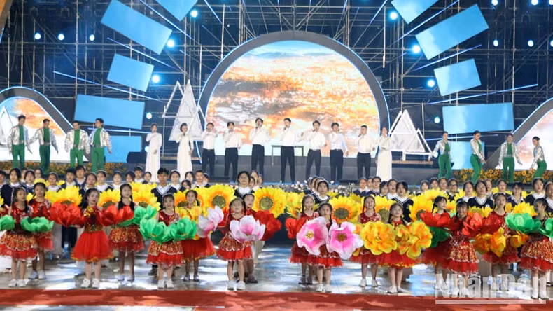 Da Lat is known as a city full of blooming flowers all year round and has long been a safe and attractive destination for domestic and international tourists. Da Lat is known as a city full of blooming flowers all year round and has long been a safe and attractive destination for domestic and international tourists.