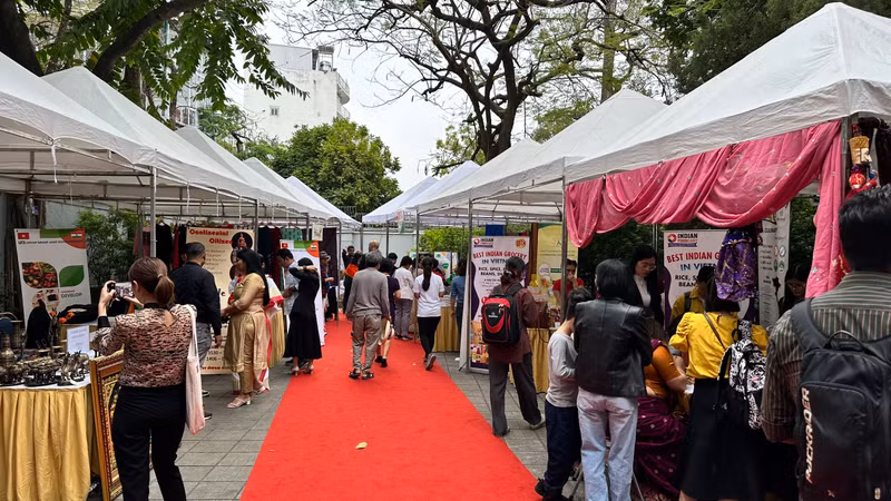 The event attracts a large number of visitors. (Photo: Kim Linh)