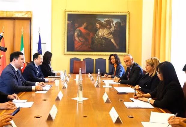 Representatives from Vietnam and Italy attend the 8th meeting of the Vietnam-Italy Joint Committee for Economic Cooperation. (Photo: VNA)