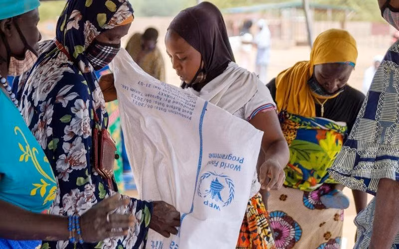 Many people in Africa depend on food aid. (Photo: WFP)