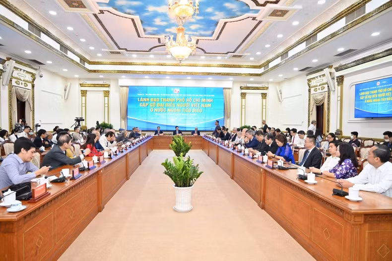 At the get-together (Photo: NDO)