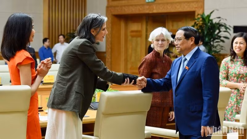 PM Pham Minh Chinh and other delegates. (Photo: NDO)