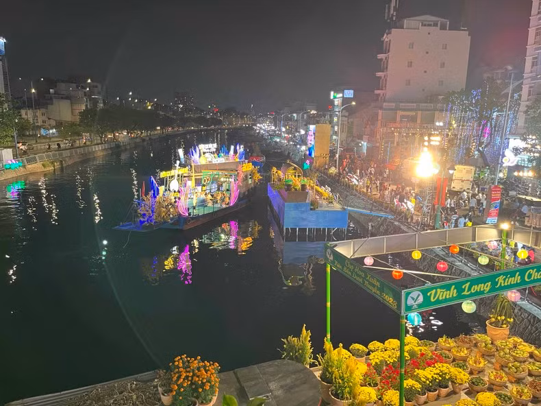 An overview of the spring flower market (Photo: NDO)