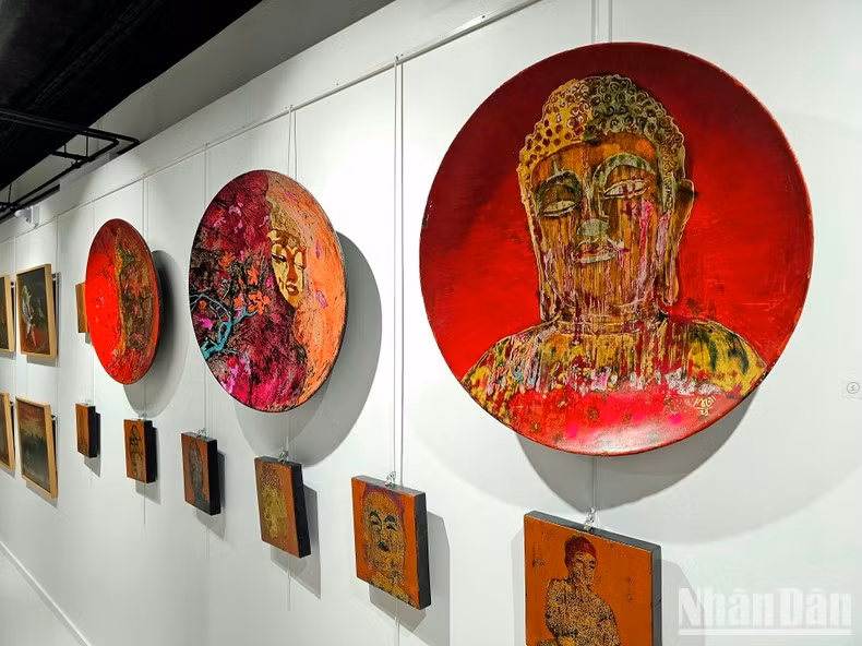 Some works by painter Nguyen Van Ho. (Photo: MINH DUY)