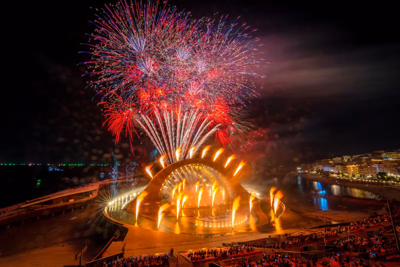 Asia's largest show of multimedia technology on the water - Kiss The Stars.