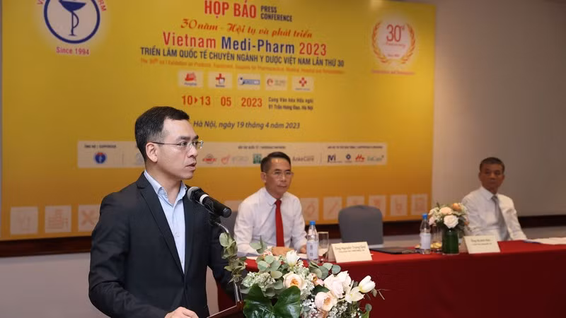 At the press conference for the exhibition (Photo: NDO)