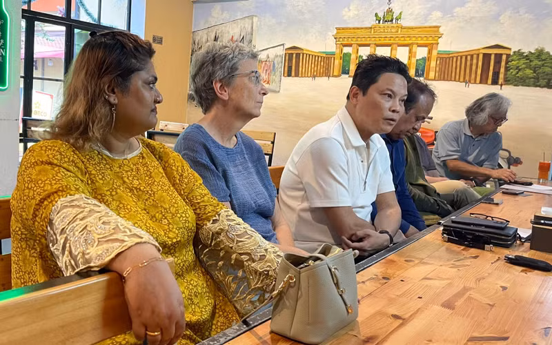 Director Le Quy Duong (third from left) and several international experts and artists share about the festival and Vietnam's beauty. (Photo: MINH GIANG)