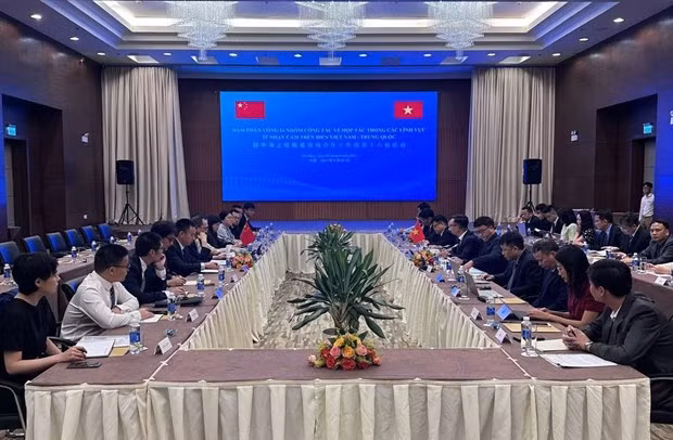 At the 16th round of negotiations of the working group on less sensitive sea-related fields between Vietnam and China. (Photo: VNA)