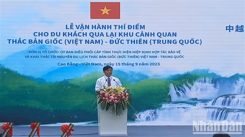 Leader of Cao Bang Province speak at the ceremony.
